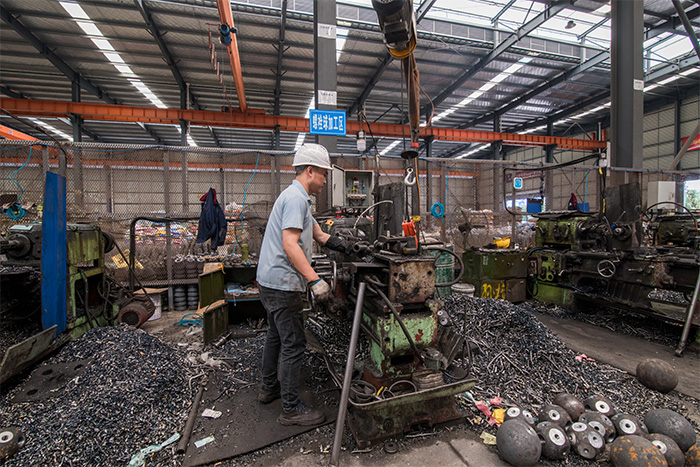 瓦房店网架配件-螺栓球加工车间