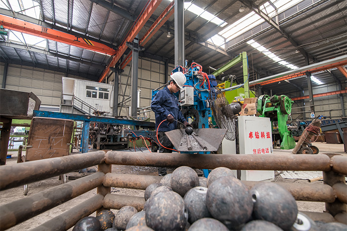 瓦房店网架配件-螺栓球加工车间